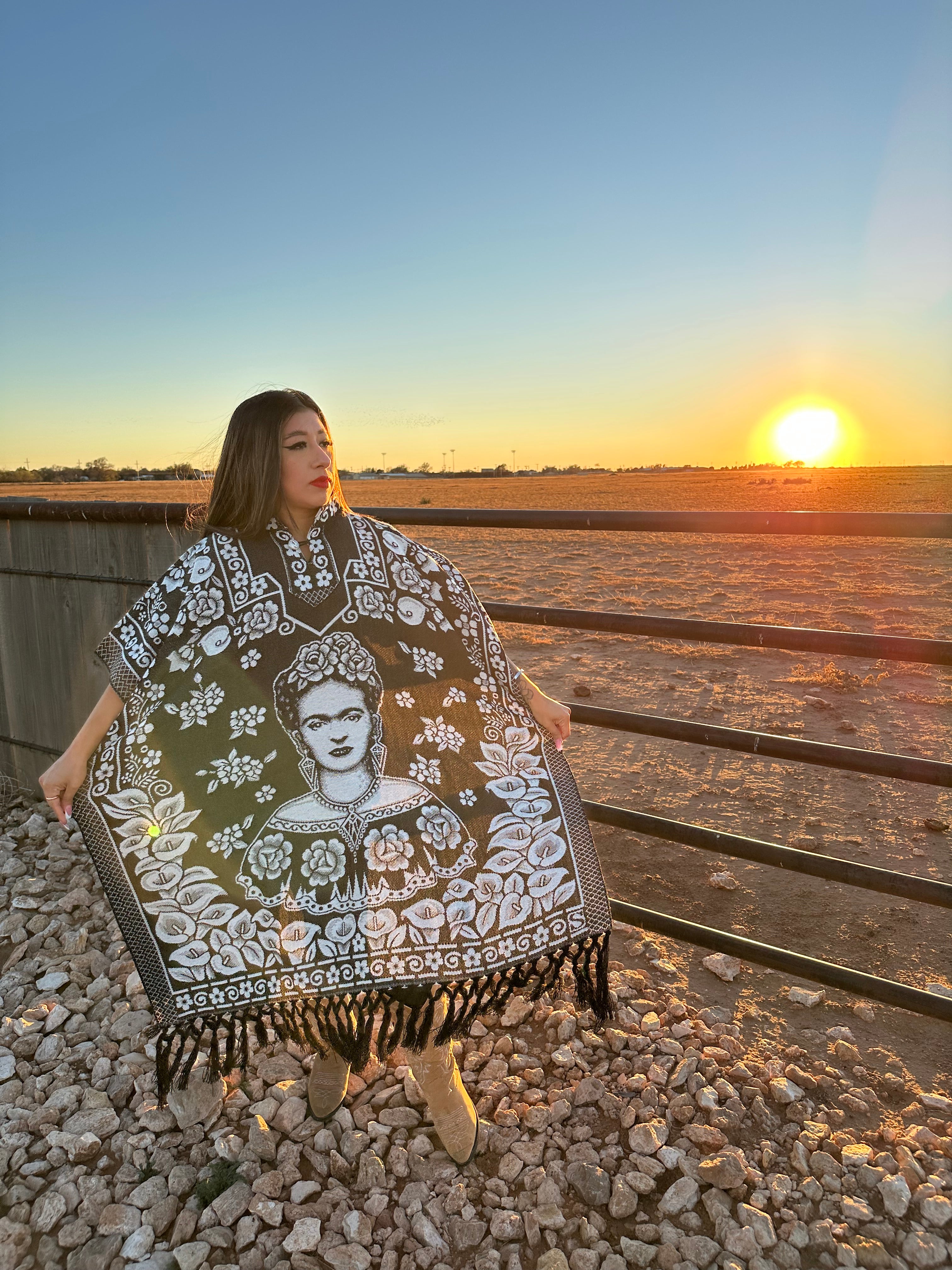 Iconic Frida Kahlo Tapestry Gabán (Poncho)