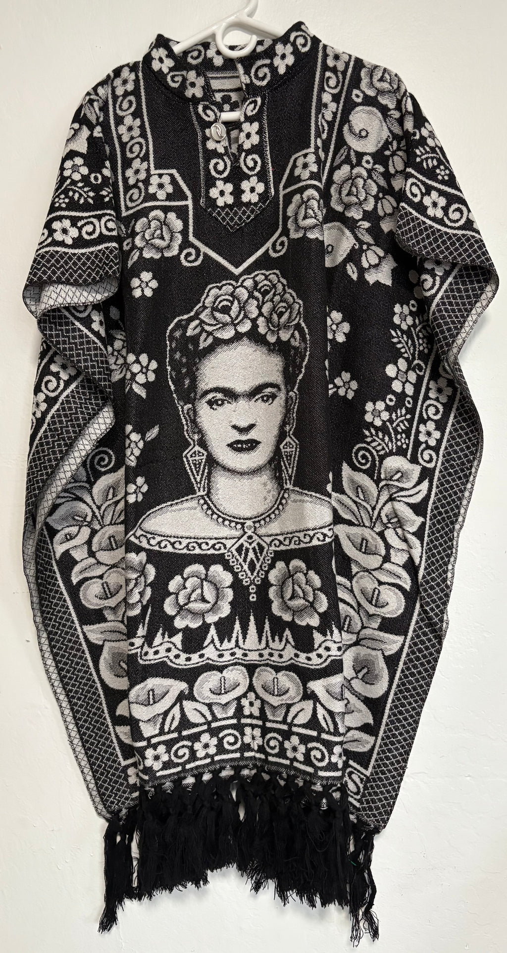 Iconic Frida Kahlo Tapestry Gabán (Poncho)